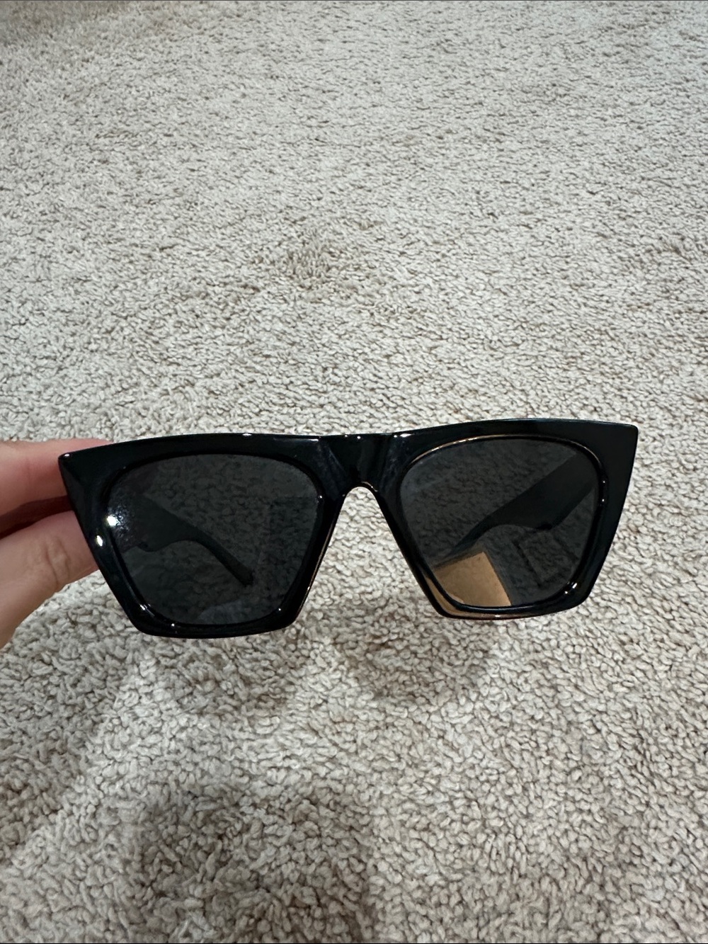 Stylish Black Oversized Cat-Eye Sunglasses